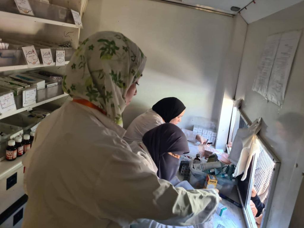قافلة طبية مجانية تعالج وتفحص 865 مواطنًا بالبحيرة عبر سبع عيادات متخصصة ومميزة