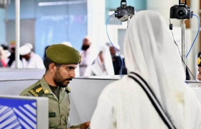 السعودية تثير جدلاً بقرار وقف منح تأشيرات العمرة لجنسيات عربية وتقليص مدتها بشكل مفاجئ