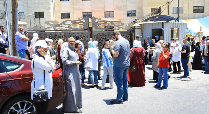 آراء متباينة لطلبة التوجيهي 2025 حول امتحان الكيمياء وأسئلته الجديدة