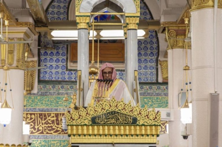 آل الشيخ يحذر: النميمة تزعزع الوحدة وتورط في البغضاء