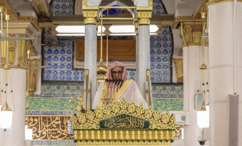 آل الشيخ يحذر: النميمة تزعزع الوحدة وتورط في البغضاء