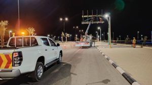 أعمال صيانة اللوحات الإرشادية في قرية العليا تبدأ