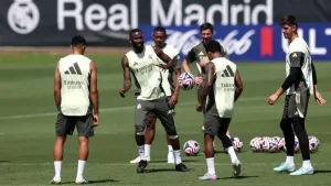 ألابا يرفض طلب ريال مدريد بفسخ عقده ويتمسك بالبقاء حتى 2026
