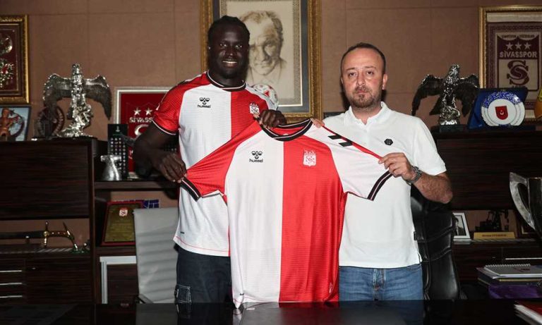 أليو بادجي إلى سيفاس سبور التركي
                
                أعلن نادي سيفاس سبور التركي ضم السنغالي أليو بادجي، في صفقة انتقال حر.
                الخميس، 31 يوليه 2025 - 00:08