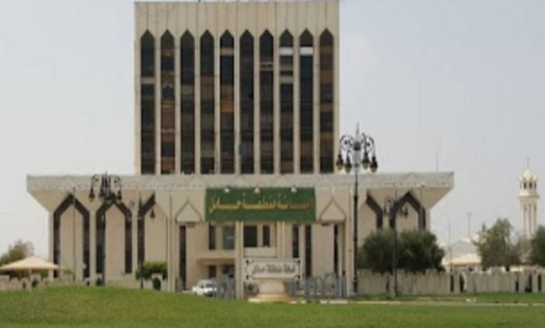 أمانة حائل تبحث آلية تصحيح مخالفات المواقع القائمة