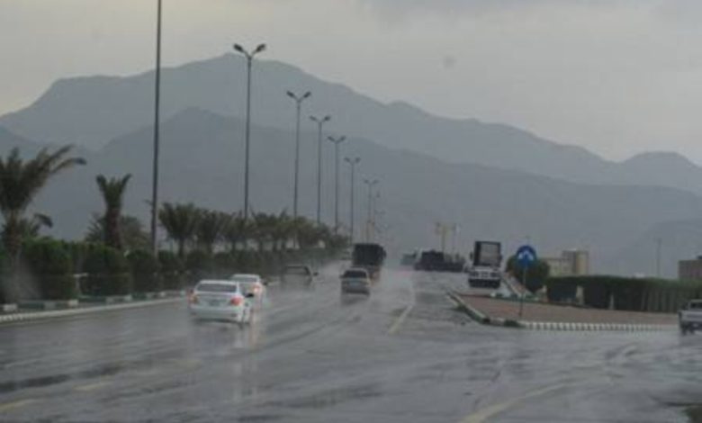 أمطار غزيرة تضرب منطقة عسير