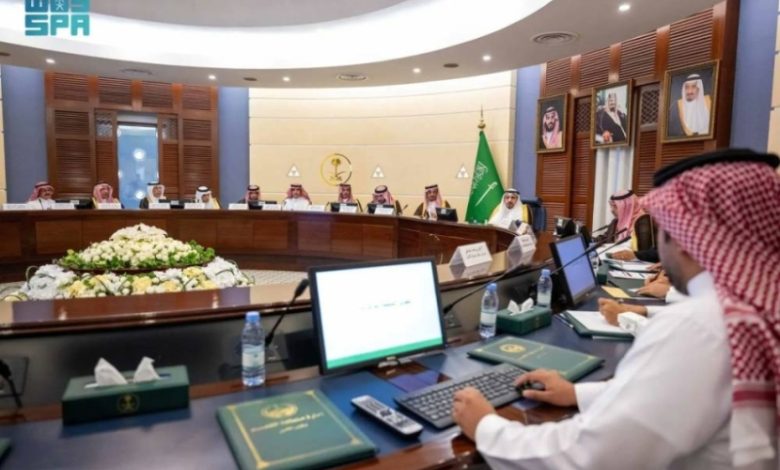 أمير القصيم يجتمع لمناقشة تطوير وسط مدينة بريدة وتعزيز خدماتها المختلفة.