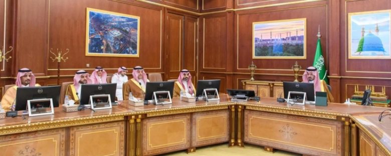 أمير المدينة المنورة يراجع دراسة "الجيولوجية" حول الأبحاث العلمية في المنطقة