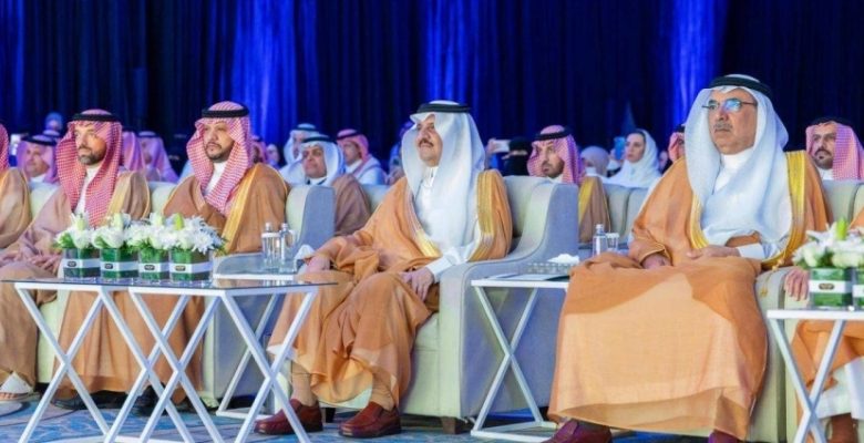 أمير المنطقة الشرقية يطلق فعاليات ملتقى التحول الرقمي 2025 لتعزيز الابتكار والتطوير.
