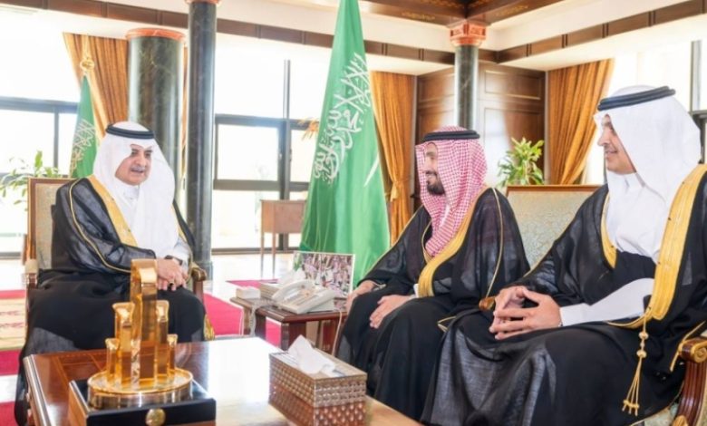 أمير تبوك يلتقي رئيس مجلس القطاع الشمالي الصحي