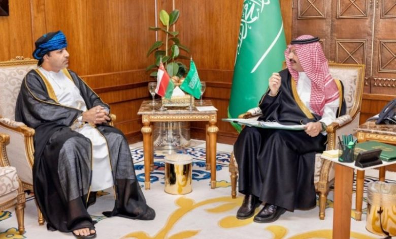 أمير عسير يستقبل القنصل العماني