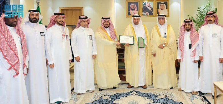 أمير نجران يشيد بجهود فريق كفاءة الطاقة بعد تحقيق نسبة 100% في الأداء