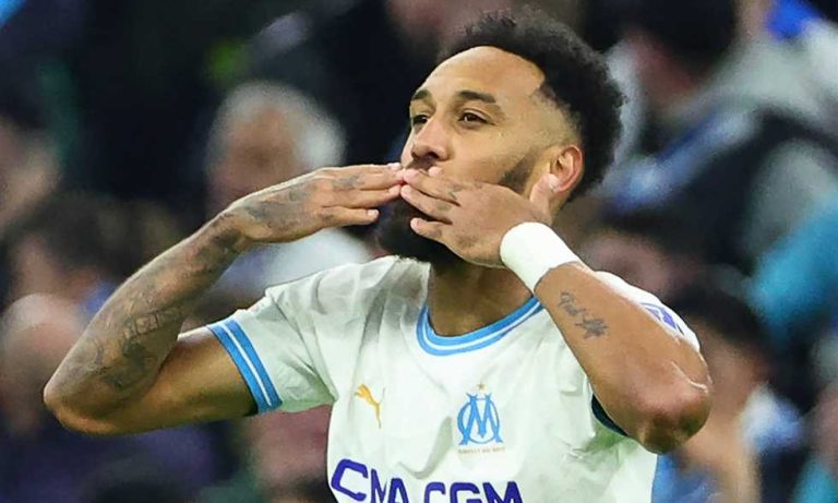 ليكيب: أوباميانج يصل مارسيليا الأربعاء لتوقيع العقود
                
                يصل بيير أوباميانج إلى مارسيليا مساء غدا الأربعاء تمهيدا لتوقيع العقود بعد عودته للنادي الفرنسي من جديد.
                الثلاثاء، 29 يوليه 2025 - 18:20