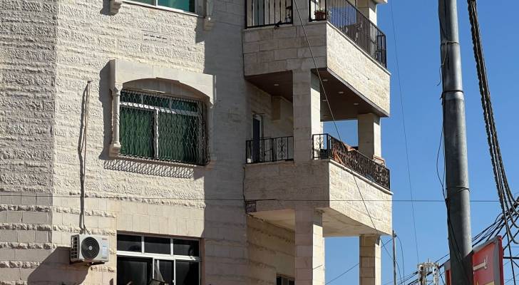 إخلاء عمارة سكنية في إربد بسبب تصدعات خطيرة وتأكيد أمني على إغلاق المنطقة.. فيديو
