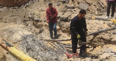 إزالة مسار الكابلات المتهالكة من محطة جزيرة الذهب.. صور