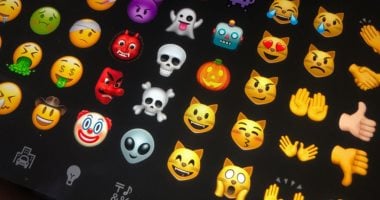 Apple News+ تضيف لعبة جديدة تستخدم الرموز التعبيرية لحل الألغاز