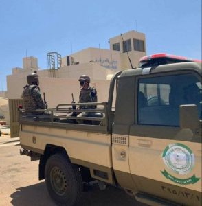 إلقاء القبض على مروج يحمل 25 كجم من القات في “الفرشة”
