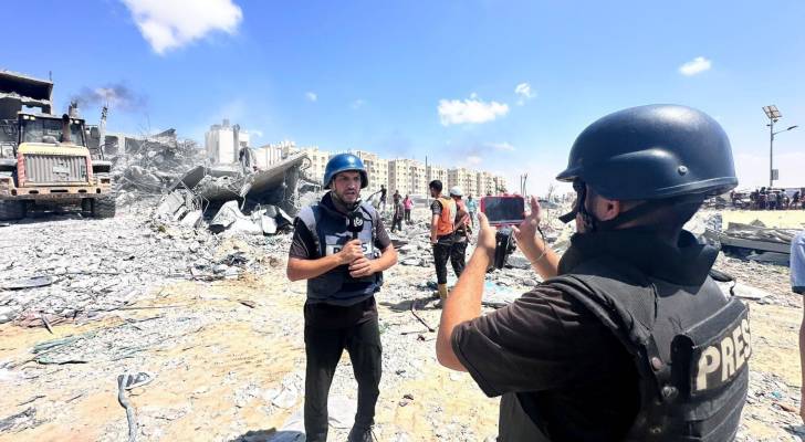 إنذار خطير: مجموعة رؤيا الإعلامية تواجه كارثة إنسانية للصحفيين في غزة  
تحذير عاجل: طاقم مجموعة رؤيا الإعلامية يعاني من كارثة إنسانية في غزة  
مخاوف تصاعدية: مجموعة رؤيا الإعلامية تنبه من خطر يهدد صحفييها في غزة  
أزمة إنسانية: مجموعة رؤيا الإعلامية تناشد لحماية طاقمها الصحفي في غزة