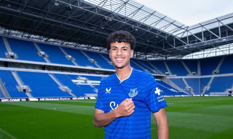 إيفرتون يعلن ضم المغربي أدم أزنو
                
                أعلن نادي إيفرتون ضم المغربي أدم أزنو ظهير أيسر بايرن ميونيخ.
                الثلاثاء، 29 يوليه 2025 - 20:00