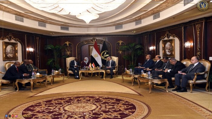 اجتماع هام بين وزير الداخلية ونظيره القمري لتعزيز التعاون