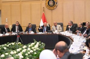 اجتماع وزاري برئاسة وزير الصناعة لتعزيز التنمية الصناعية