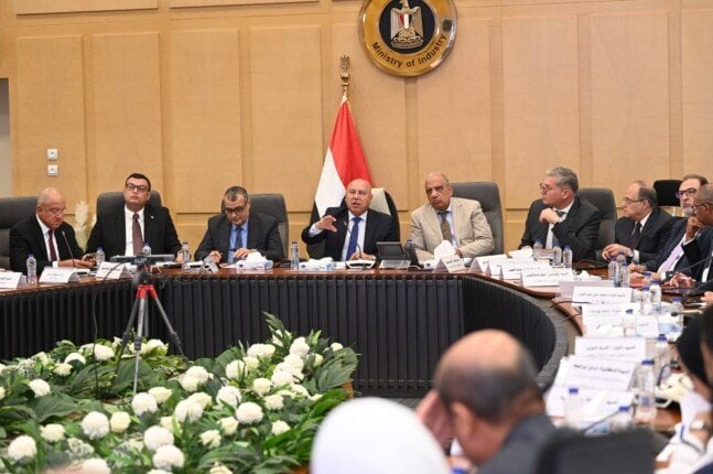 اجتماع وزاري برئاسة وزير الصناعة لتعزيز التنمية الصناعية