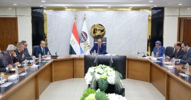 اجتماع وزير قطاع الأعمال مع مجلس إدارة شركة النصر للإسكان والتعمير الجديد