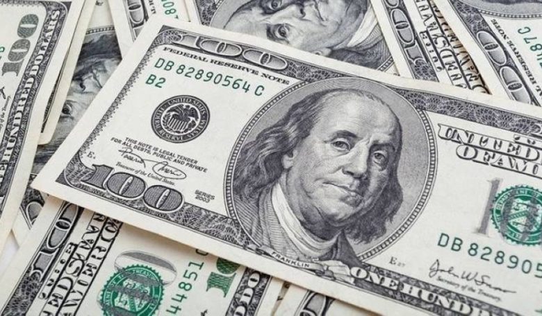 ارتفاع قيمة الدولار في مقابل تراجع اليورو وتأثيره على الاقتصاد العالمي.