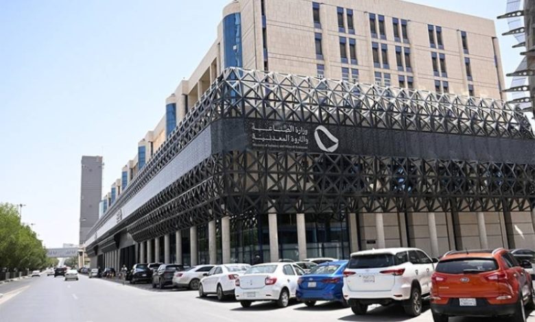 استثمارات ضخمة تقدر بتريليون ريال ل10 آلاف مصنع منتج