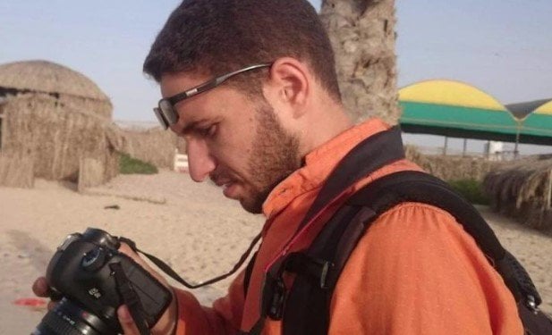 استشهاد صحفي وعائلته في قصف إسرائيلي بخان يونس