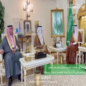 استقبال أمير القصيم لمدير التعليم يتضمن تقارير الأداء والأنشطة التعليمية المنفذة بالمنطقة