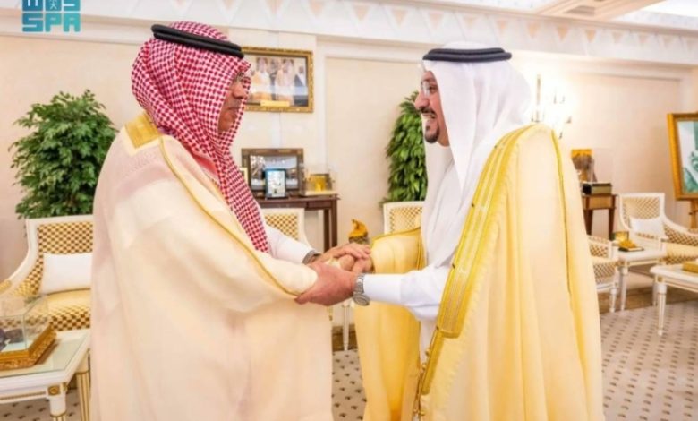 استقبال رئيس الهيئة العامة للطيران المدني من قبل أمير القصيم