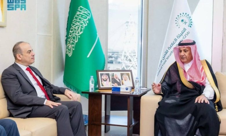 استقبال قيادي: رئيس "الأمن الغذائي" يلتقي مدير برنامج منظمة (الفاو) بالمملكة