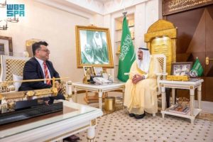 استقبال مميز للسفير المالطي بأمير القصيم  
أمير القصيم يرحب بالسفير المالطي  
لقاء هام بين أمير القصيم والسفير المالطي  
السفير المالطي يزور أمير القصيم  
الأمير يستضيف السفير المالطي في القصيم