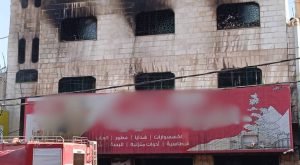 استكمال إخماد الحريق في محال الكرك بعد 12 ساعة من العمل المتواصل