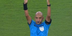 اعتزال 6 حكام مصريين بقرار من أوسكار رويز، من بينهم محمد عادل