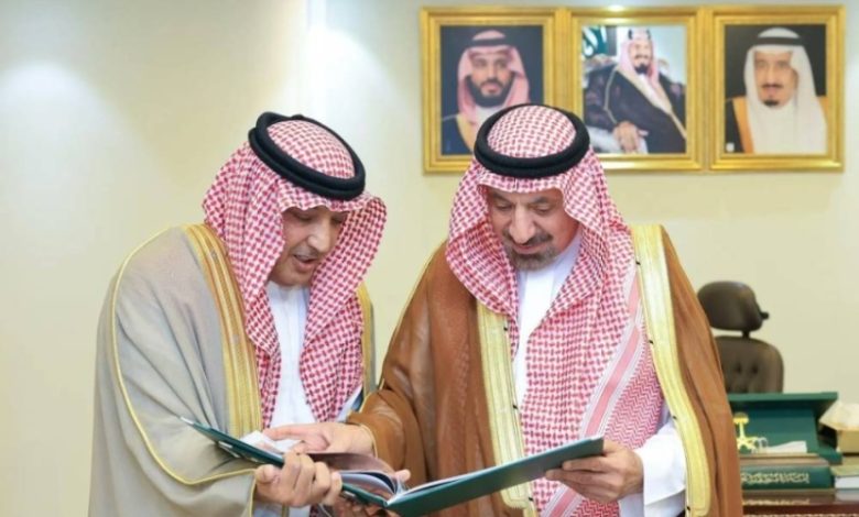 الأمير جلوي بن عبدالعزيز يستعرض التقرير النهائي لمنتدى نجران الاستثماري لعام 2025.