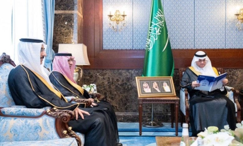الأمير سعود بن طلال يستعرض التقرير السنوي لمطار الأحساء الدولي لعام 2024