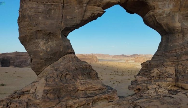 التأطيرات الصخرية تبرز جمال العُلا كتحف فنية نادرة  
لوحات فنية نادرة تتجلى في التأطيرات الصخرية بالعُلا  
اكتشاف التأطيرات الصخرية يسلط الضوء على فنون العُلا الفريدة  
فن التأطيرات الصخرية... روائع نادرة من تاريخ العُلا