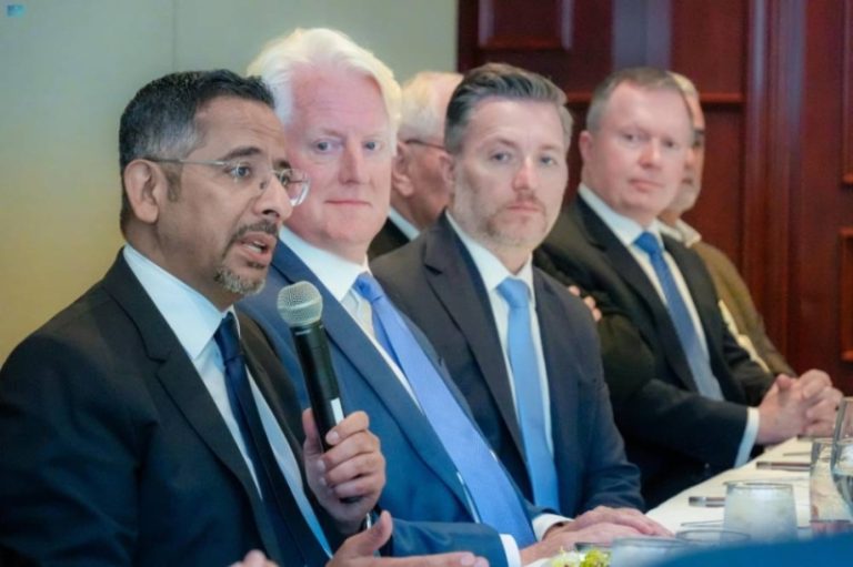 الخريِّف للمستثمر الأمريكي: 90 يومًا للحصول على تراخيص التعدين في السعودية.