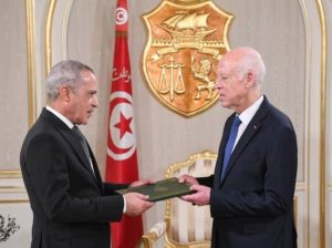 الرئيس التونسي يتلقى رسالة من نظيره الجزائري بشأن حضور افتتاح معرض التجارة الأفريقية.