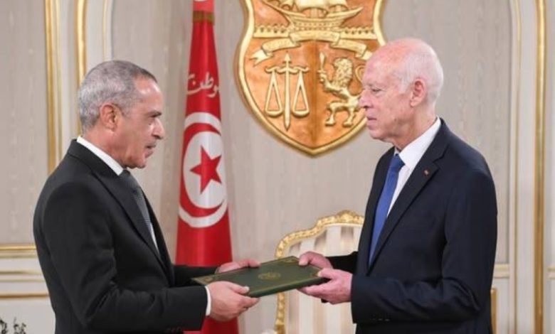 الرئيس التونسي يتلقى رسالة من نظيره الجزائري بشأن حضور افتتاح معرض التجارة الأفريقية.