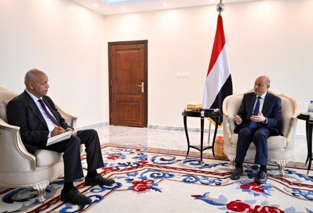 الرئيس اليمني رشاد العليمي يؤكد: تأسيس مرحلة جديدة للفاعلية الذاتية وتحمل المسؤولية الوطنية