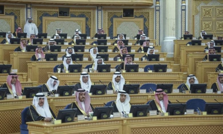 الشورى يدعو لاستقطاب رؤوس الأموال السعودية من الخارج  
استقطاب رؤوس الأموال السعودية يتصدر مطالب الشورى  
دعوة الشورى لاستقطاب رؤوس الأموال السعودية في الخارج