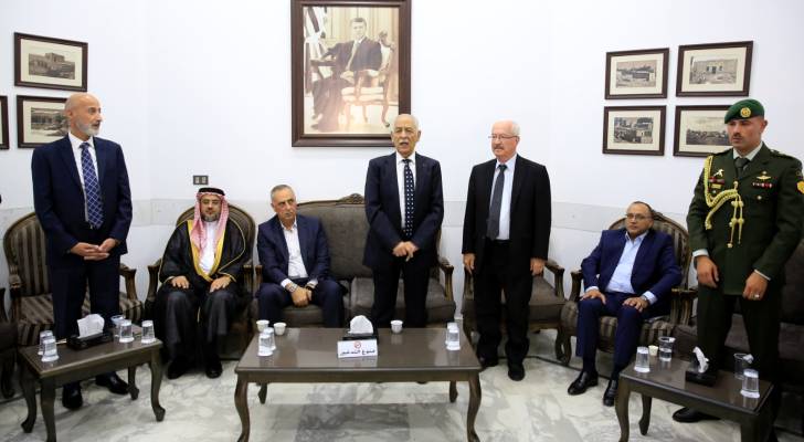 العيسوي يقدم التعازي لآل سليمان نيابة عن الملك وولي العهد