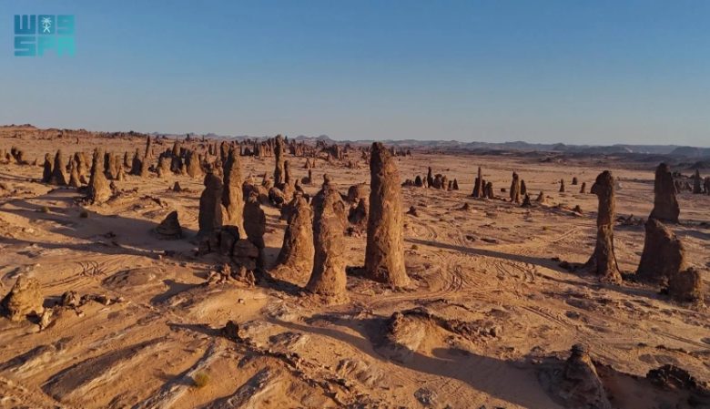 الغراميل يبهر الزوار بتكويناته الطبيعية في العُلا
