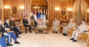 الفريق أحمد خليفة يزور قائد القيادة المركزية الأمريكية