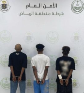 القبض على 3 متهمين بسرقة مركبة وتفكيكها للبيع  
اعتقال 3 لصوص سرقوا مركبة أثناء تشغيلها  
تحقيقات تفضي لاعتقال 3 لصوص قاموا بسرقة مركبة  
مداهمة تسفر عن ضبط 3 أشخاص لسرقة مركبة وفك أجزائها  
سرقة مركبة في وضح النهار تنتهي بضبط 3 متهمين
