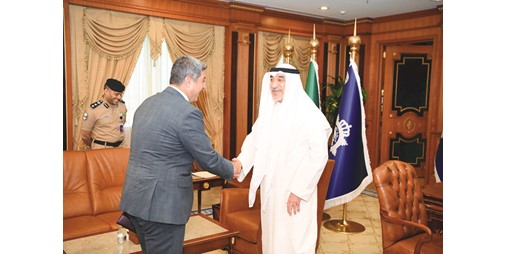 النائب الأول يبحث سبل تعزيز التنسيق الأمني ومكافحة الجريمة مع سفير أرمينيا