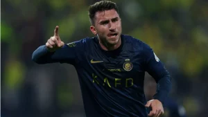 النصر يقرر السماح برحيل لابورت مجانًا في الصيف بسبب غير متوقع